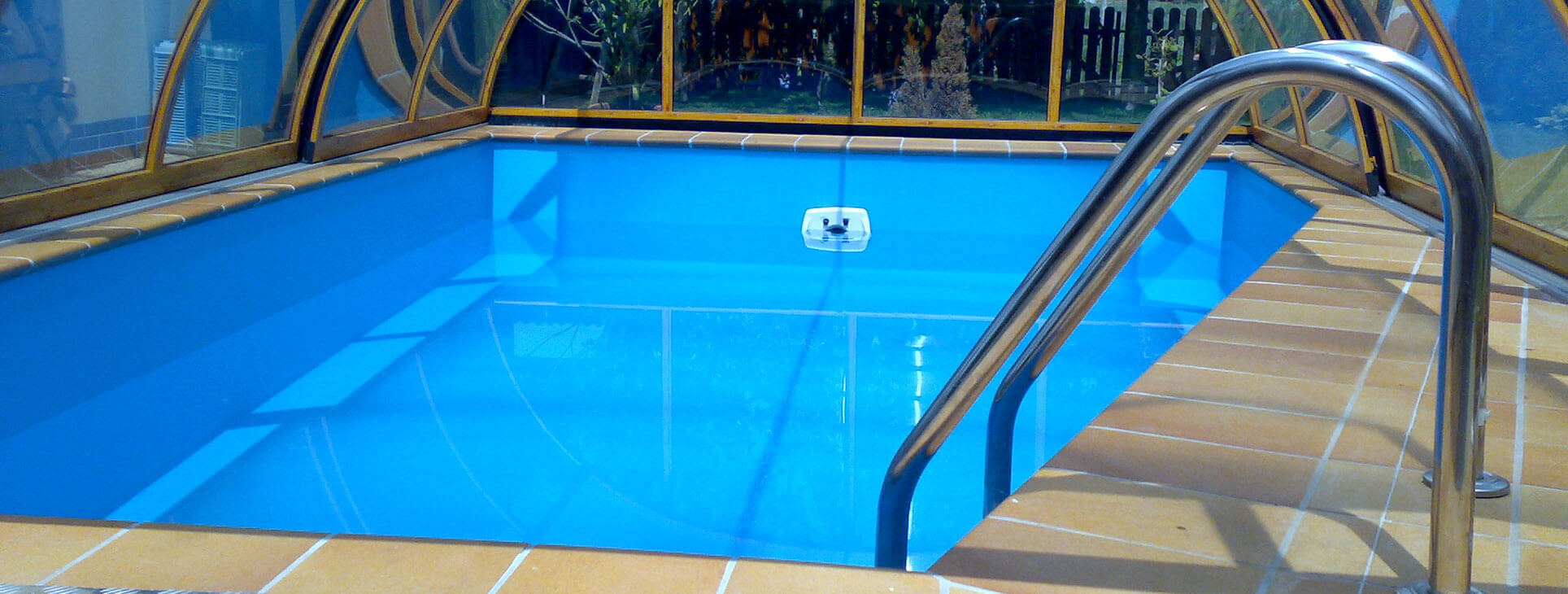 Správne umiestnený a kvalitne vyhotovený bazén je najkrajšou perlou záhrady